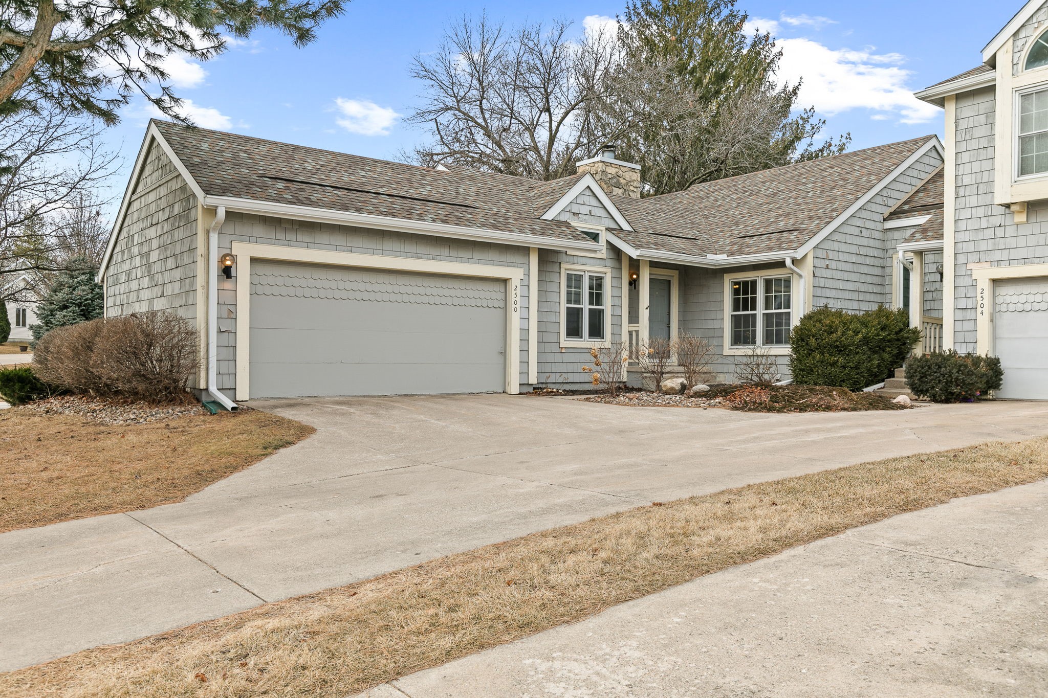 2500 Pine Circle, Urbandale, Iowa image 1