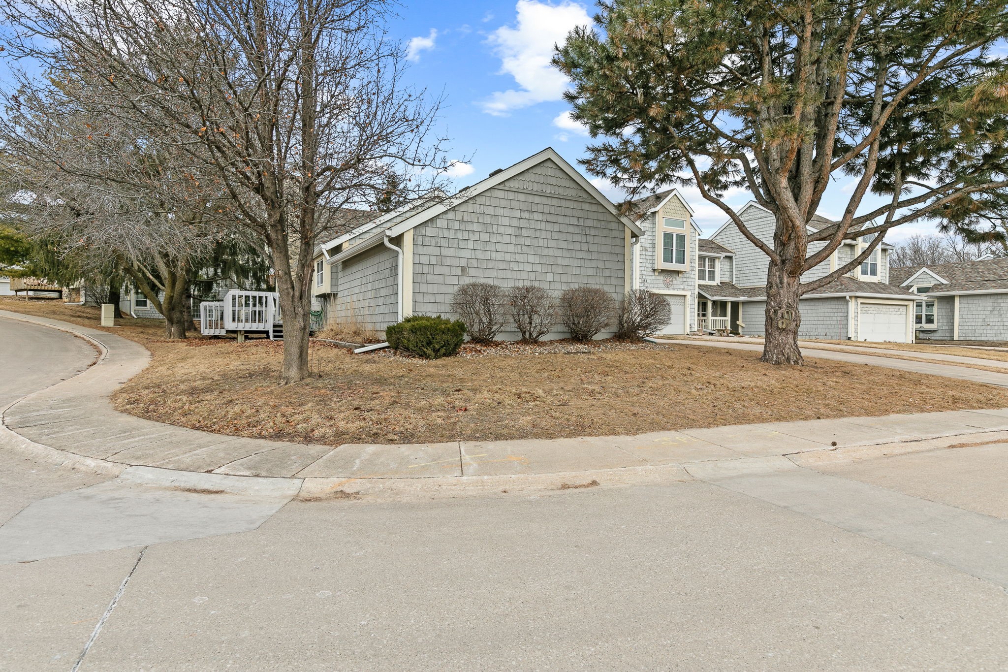 2500 Pine Circle, Urbandale, Iowa image 28