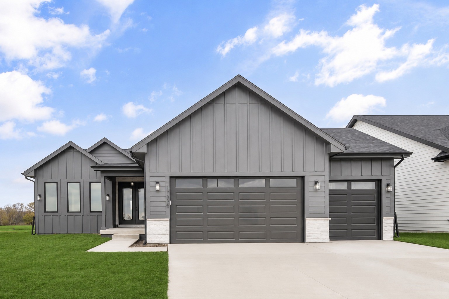 Photo 1 of 34 — 17339 Brookview Drive, Urbandale, IA 50323