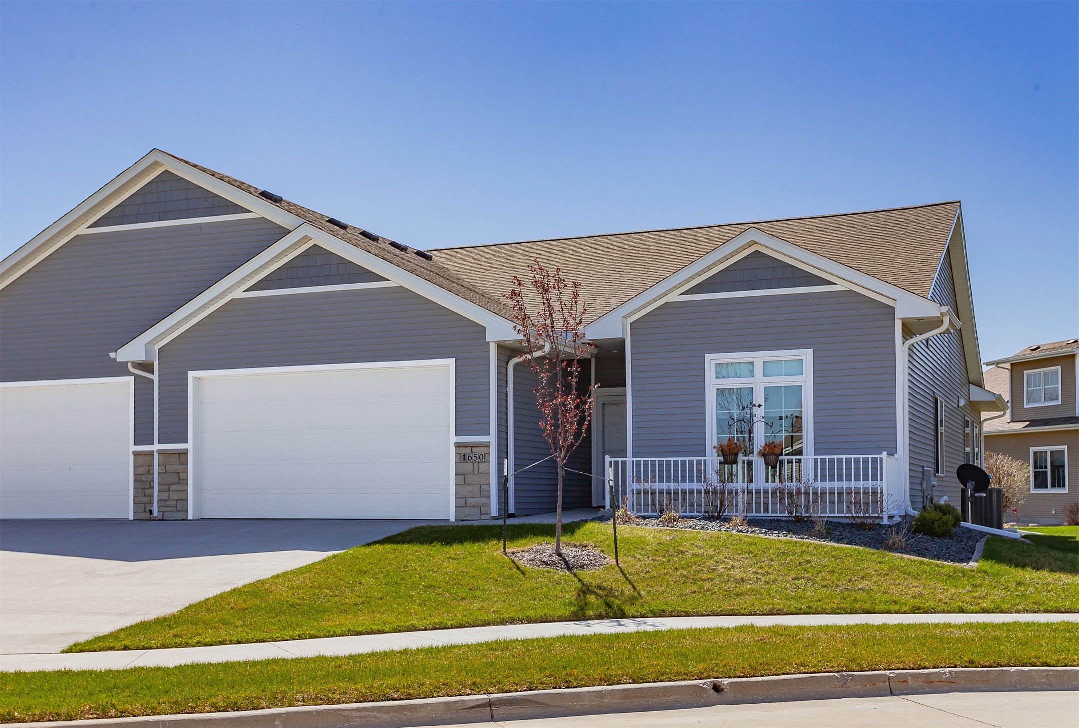 1650 SE Silver Pointe Drive, Waukee, Iowa image 2