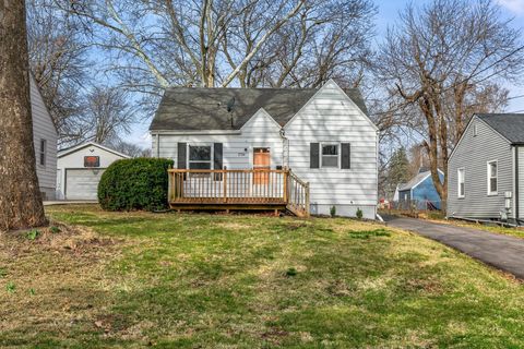 Homes For Sale - 1734 45th Street<br/> Des Moines, IA 50310