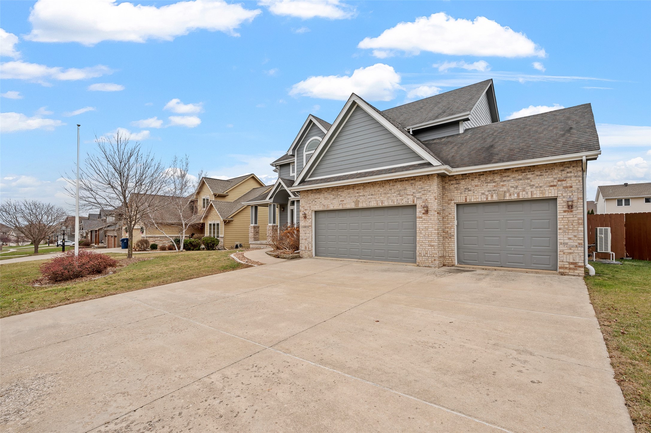 12602 Ridgemont Drive, Urbandale, Iowa image 3