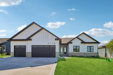 Homes For Sale - 2910 NW Beechwood Drive<br/> Grimes, IA 50111