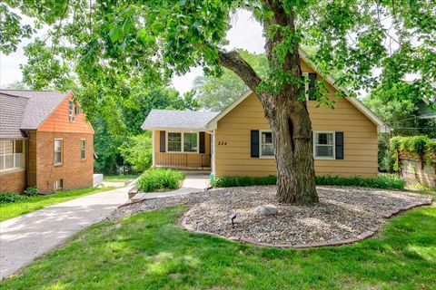 Homes For Sale - 234 58th Street<br/> Des Moines, IA 50312