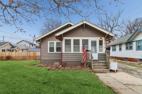 2310 E 11th Street Des Moines IA 50316