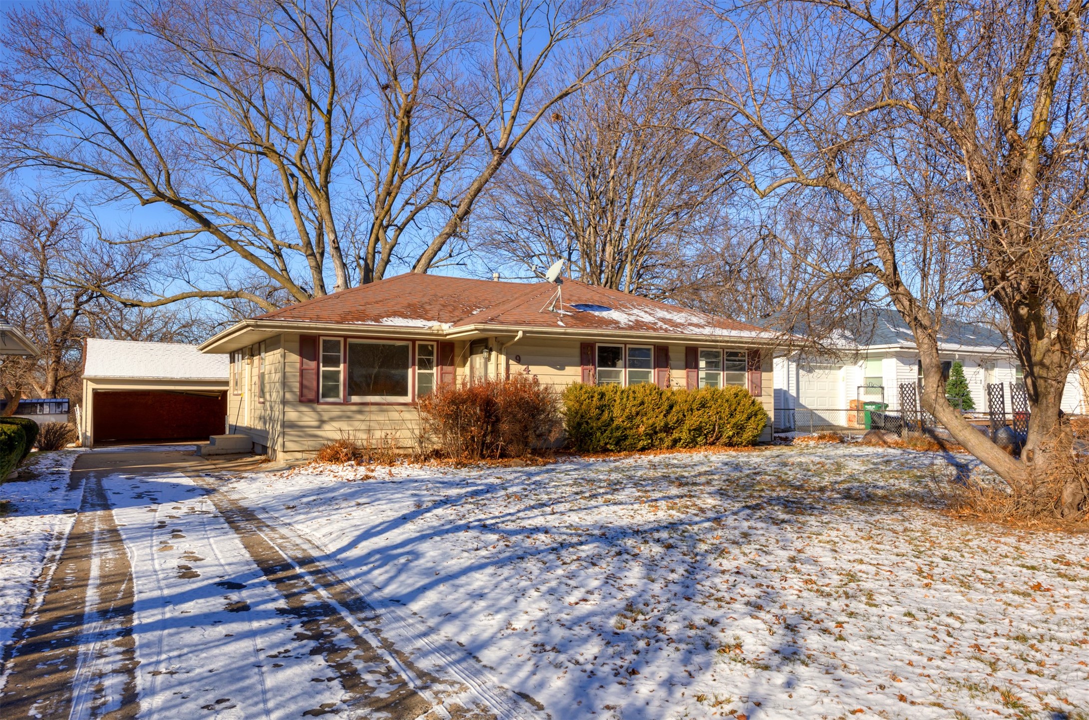 946 64th Street, Windsor Heights, Iowa image 1