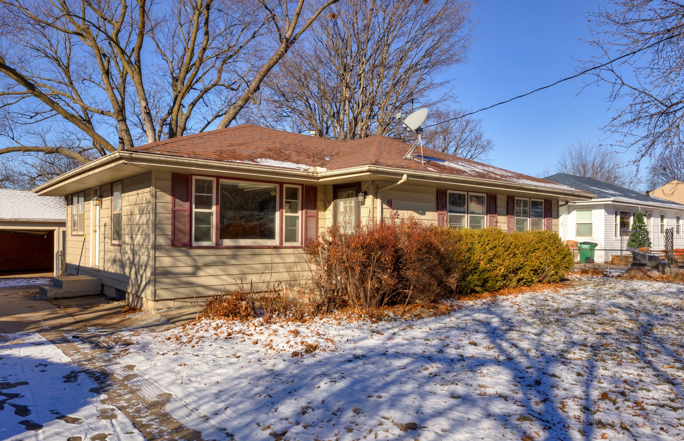 946 64th Street, Windsor Heights, Iowa image 3