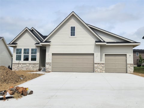 Homes For Sale - 15201 Springbrook Trail<br/> Urbandale, IA 50323