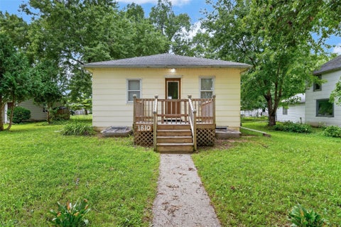 Homes For Sale - 1810 Walnut Street<br/> Granger, IA 50109