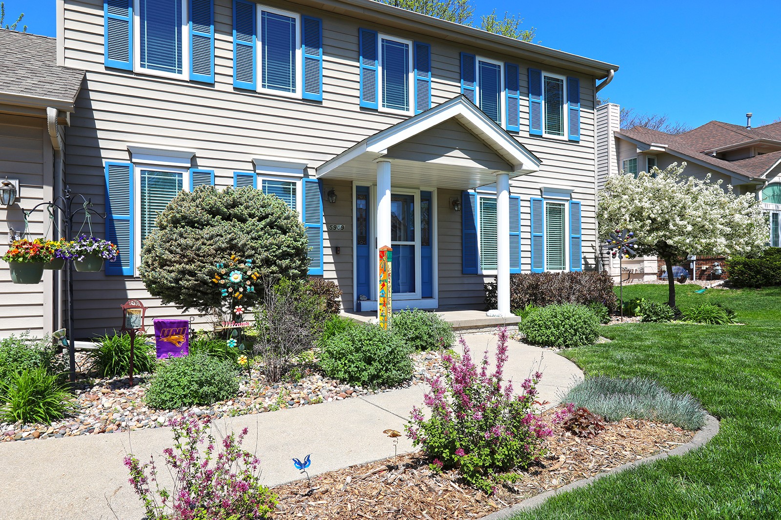 5909 Brookview Drive, West Des Moines, Iowa image 2