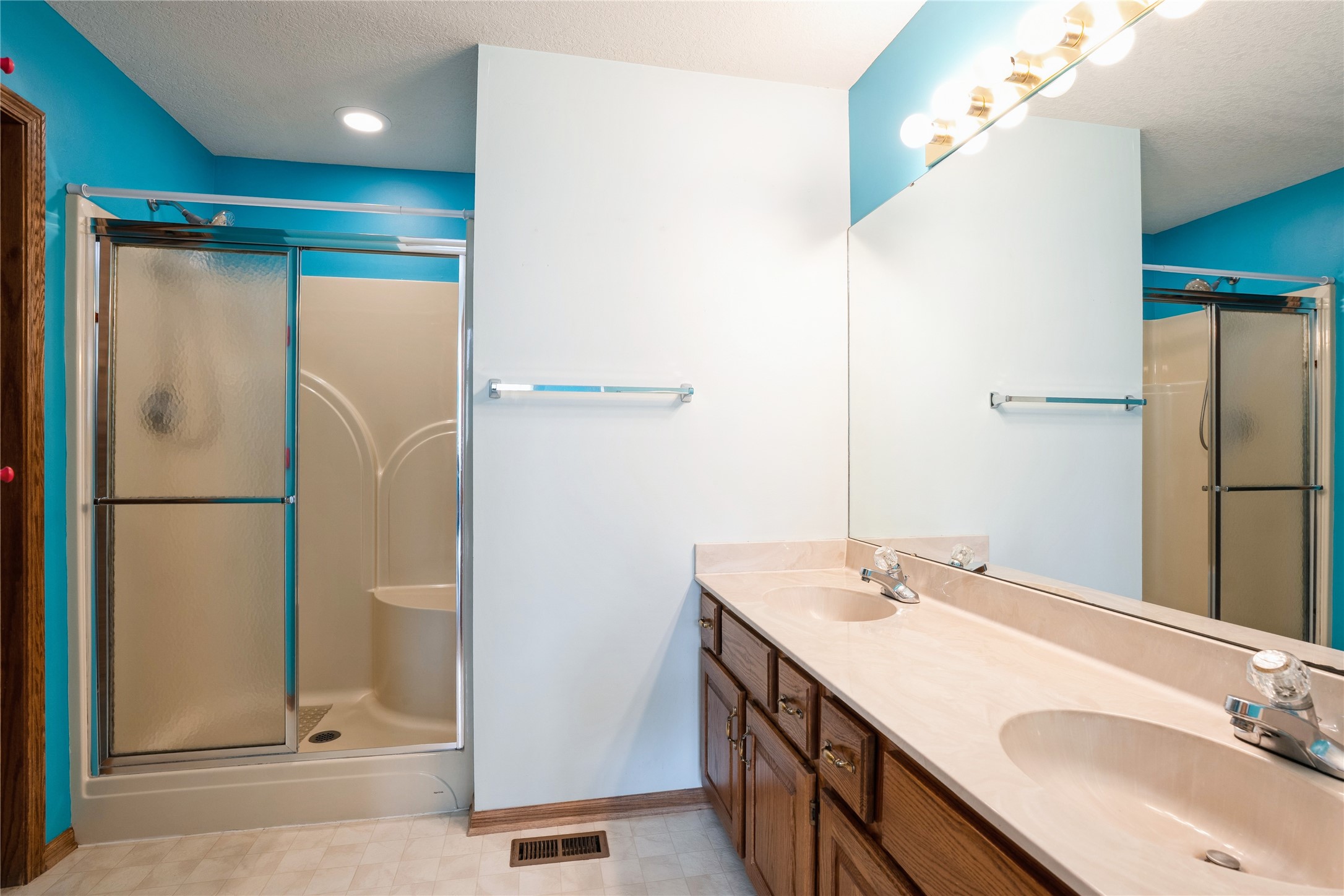 6018 Terrace Drive, Johnston, Iowa image 14