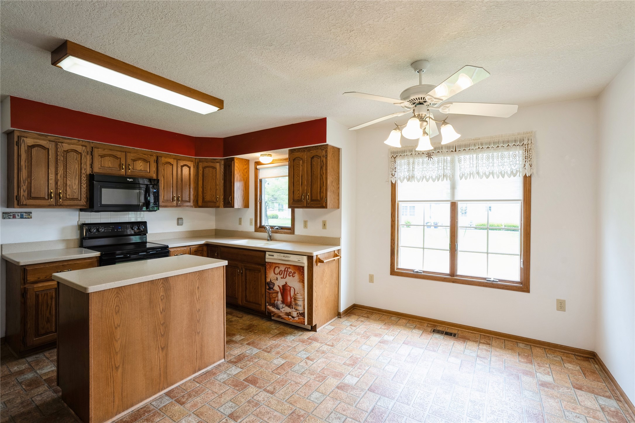 6018 Terrace Drive, Johnston, Iowa image 11