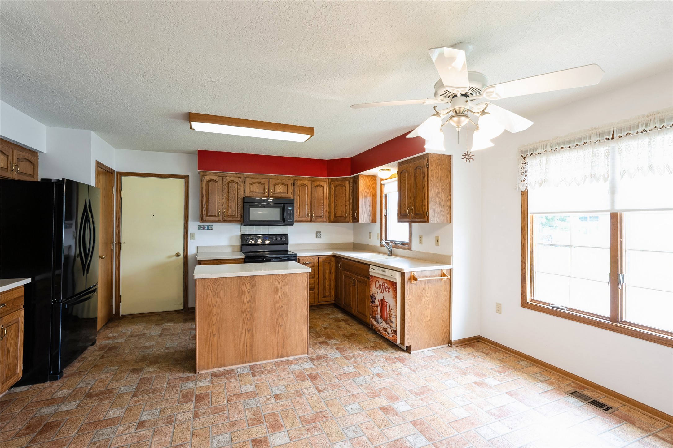6018 Terrace Drive, Johnston, Iowa image 8