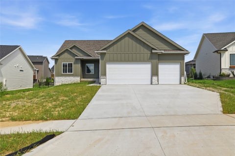 Homes For Sale - 15211 Springbrook Trail<br/> Urbandale, IA 50323
