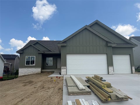 Homes For Sale - 15211 Springbrook Trail<br/> Urbandale, IA 50323