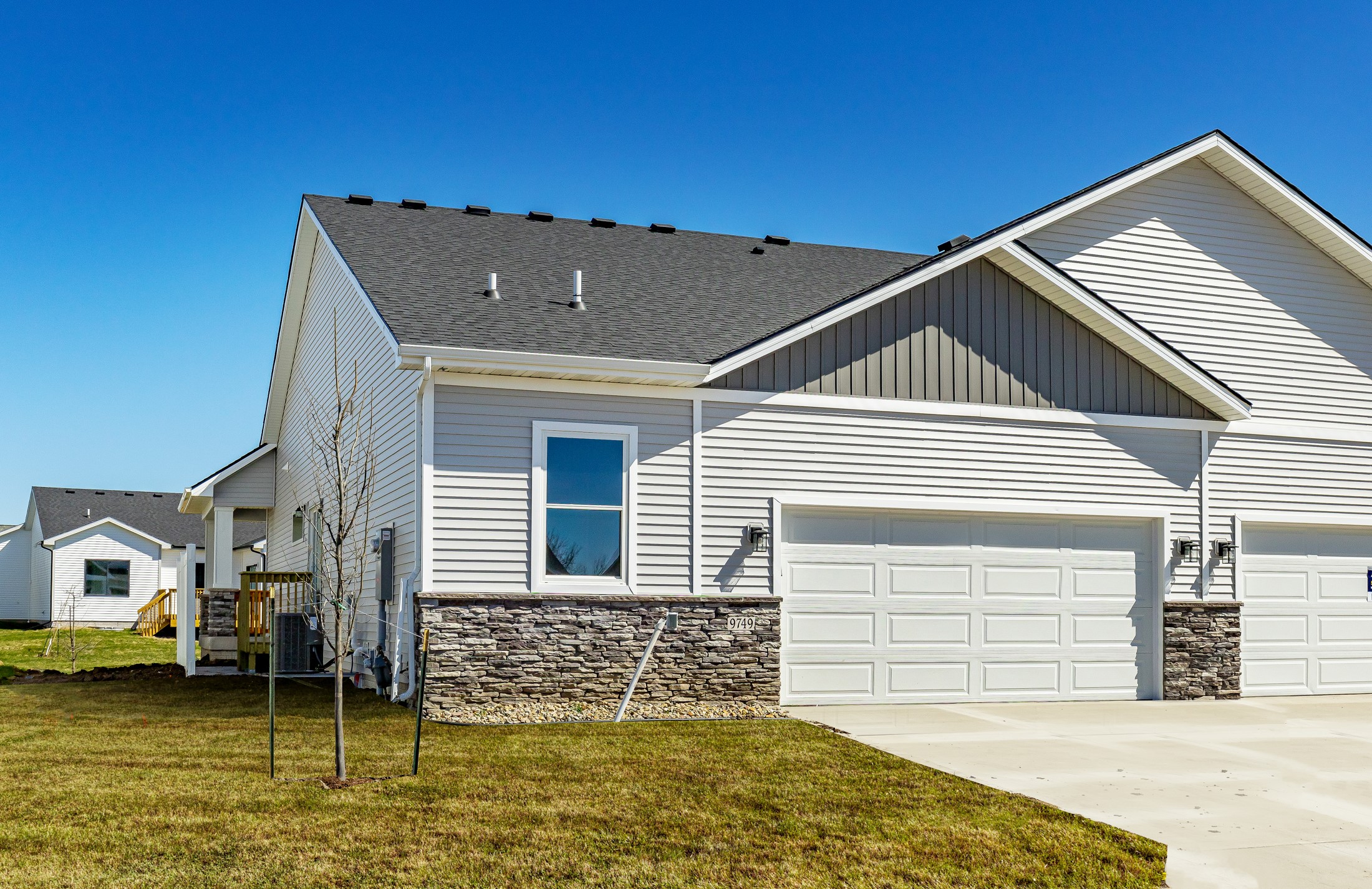 9749 Regatta Lane, Johnston, Iowa image 3