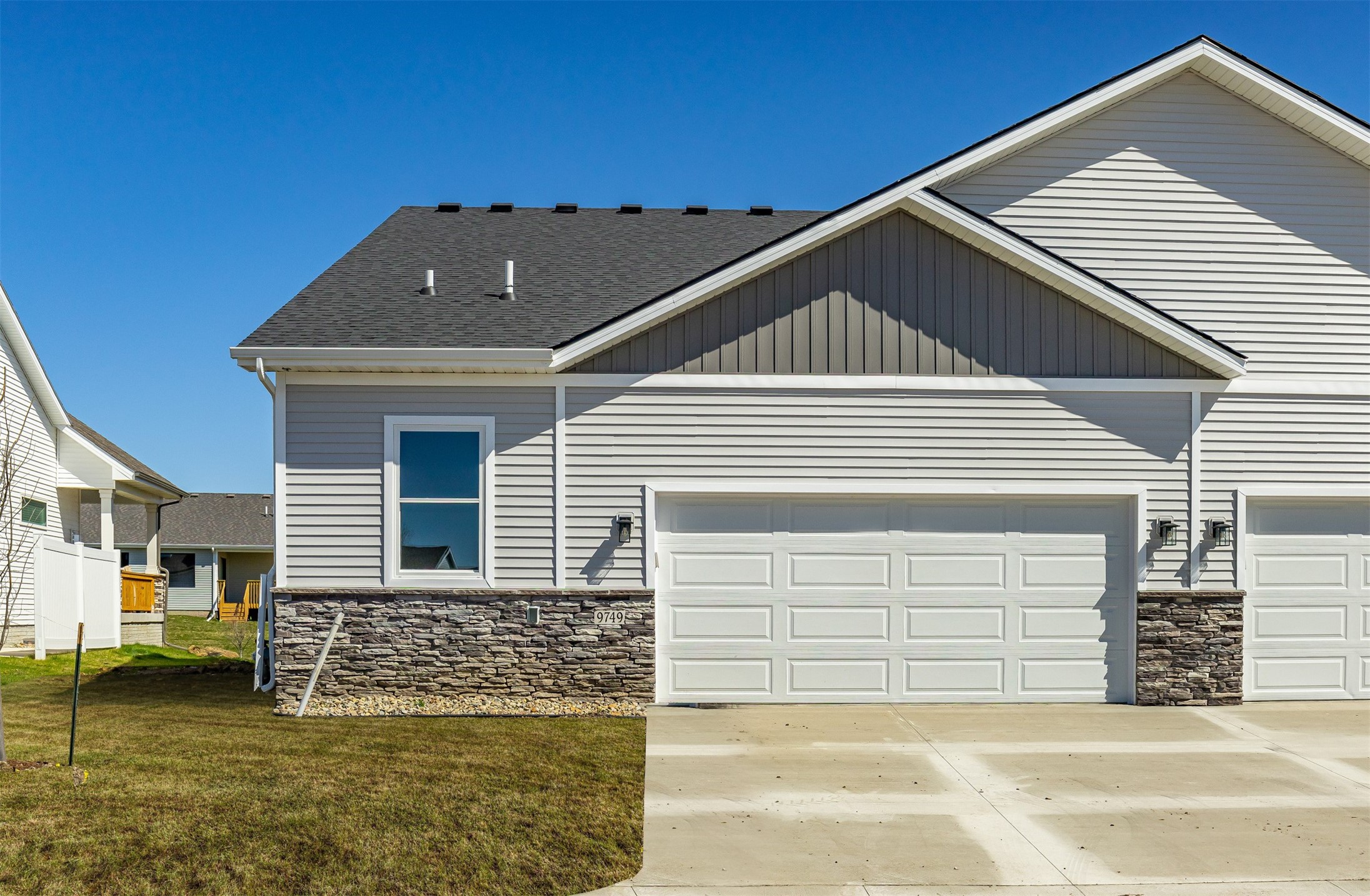 9749 Regatta Lane, Johnston, Iowa image 4