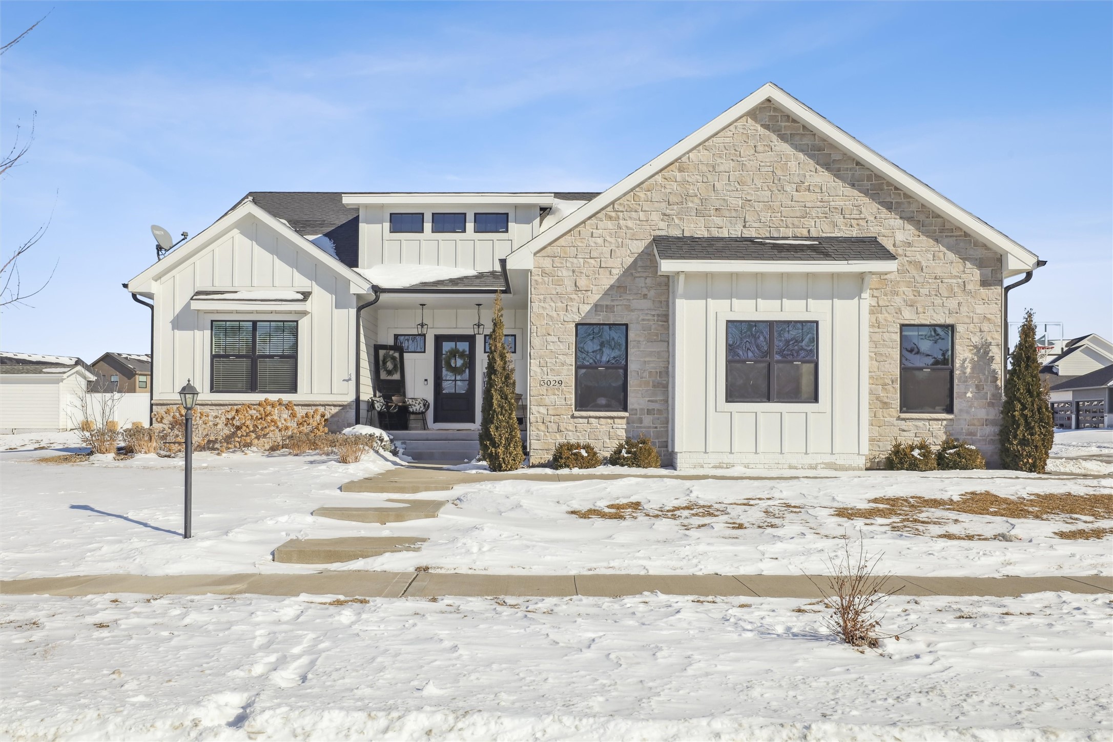 3029 Devonshire Parkway, Clive, Iowa image 1