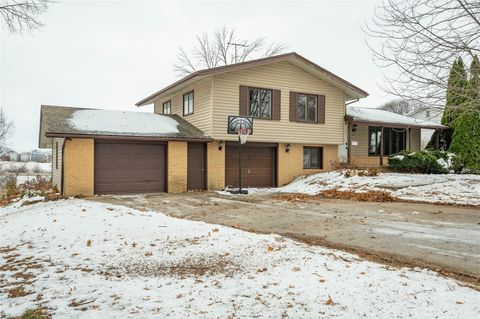 1215 S 16th Avenue W Newton IA 50208