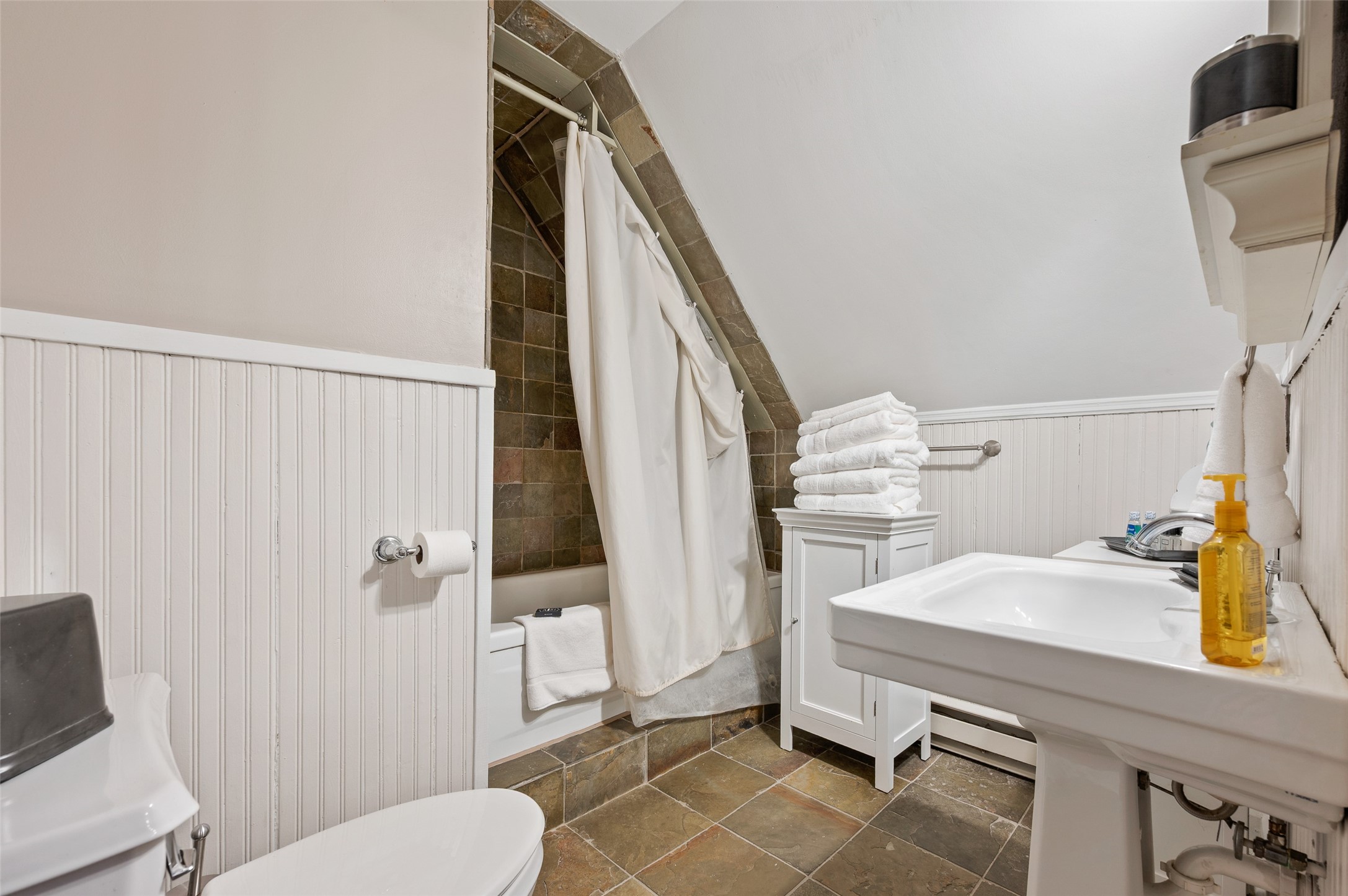 Des Moines, Iowa, 50312, United States, 7 Bedrooms Bedrooms, ,9 BathroomsBathrooms,Residential,Active,2014607