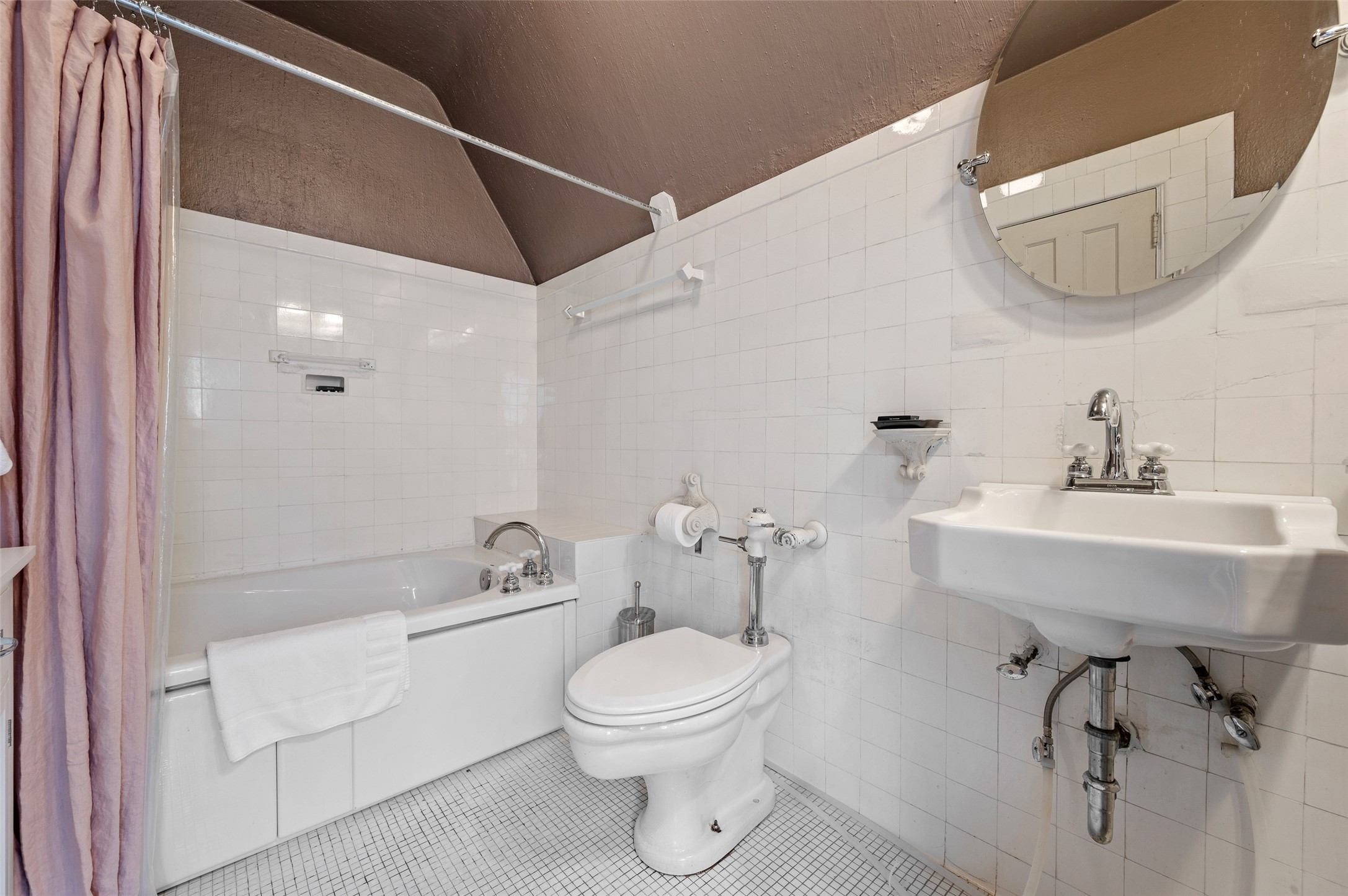 Des Moines, Iowa, 50312, United States, 7 Bedrooms Bedrooms, ,9 BathroomsBathrooms,Residential,Active,2014607