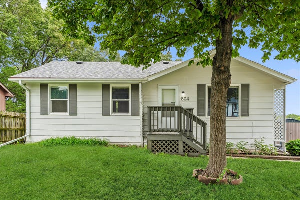 804 E SPRING ST, DES MOINES, IA 50315 - Image a9a79ef394e0fe755580cb8f74eafabc/2485252111