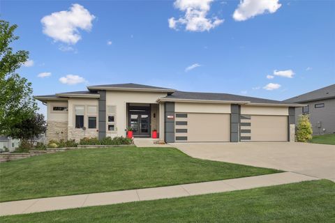 3895 Sandstone Point Waukee IA 50263