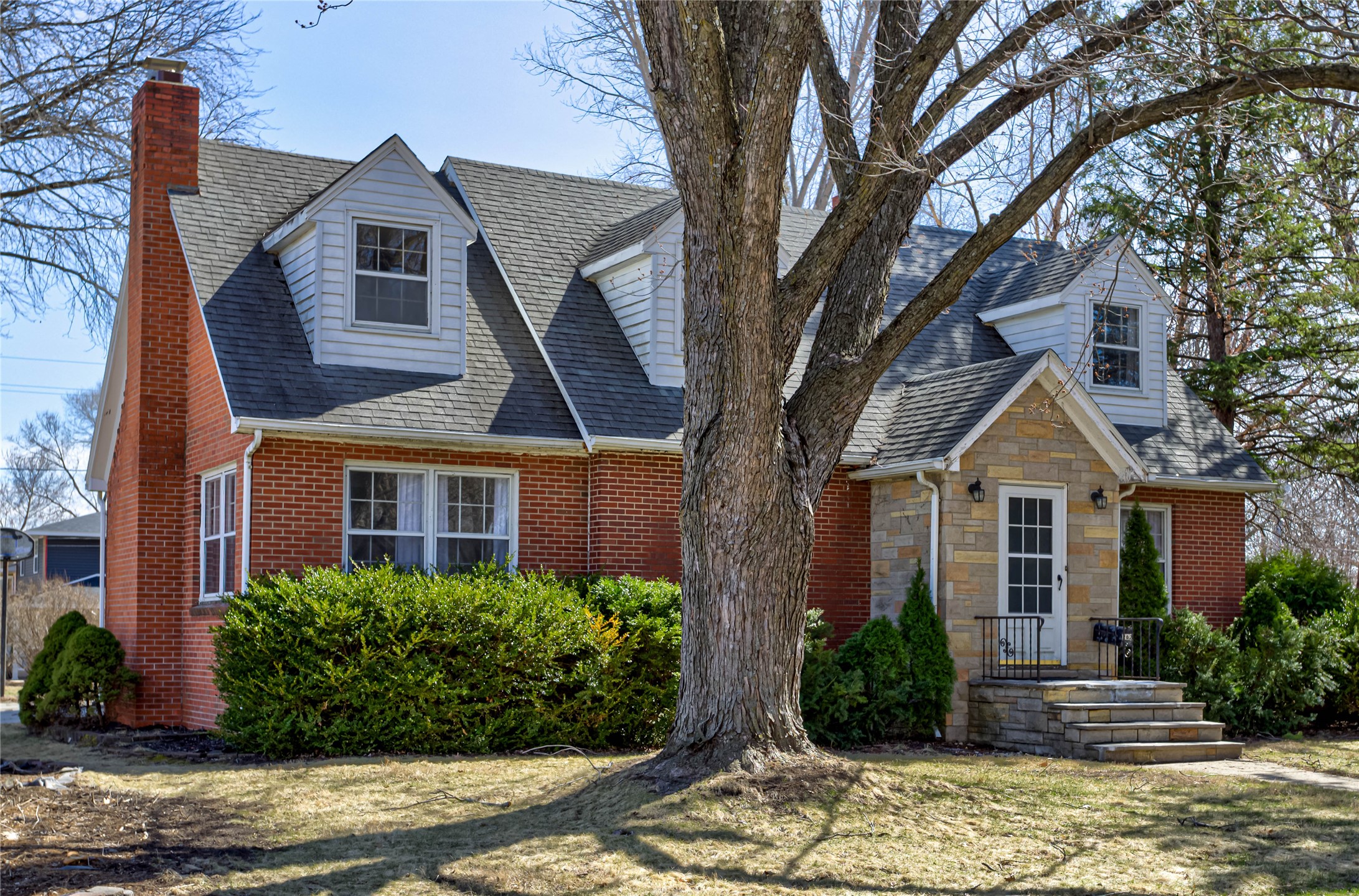 202 S Hazel Avenue, Ames, Iowa image 2