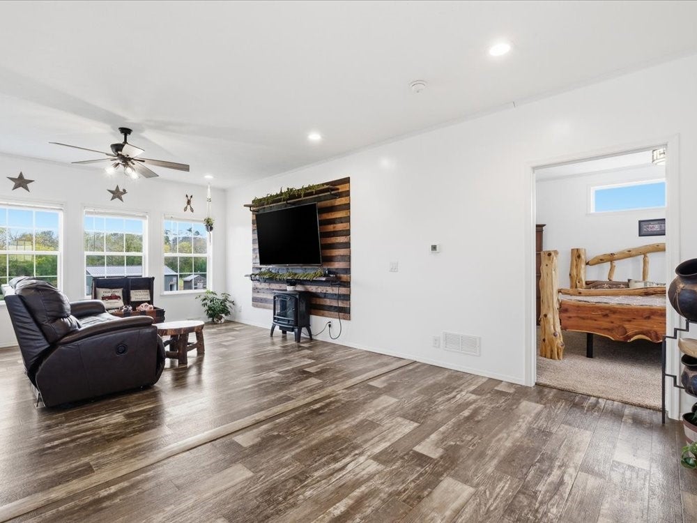1545 Highway G44