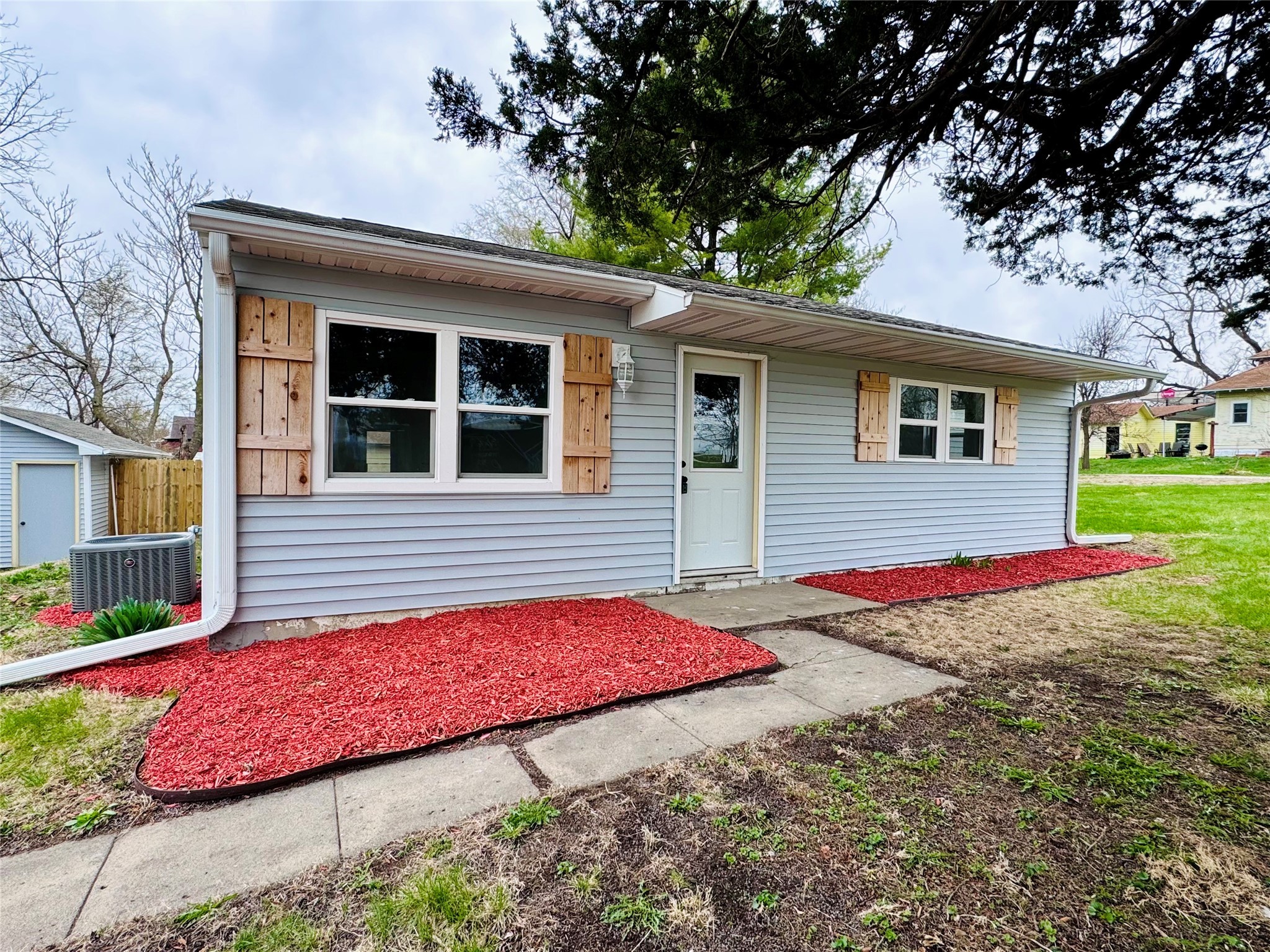 1402 E Marion Street, Knoxville, Iowa image 1