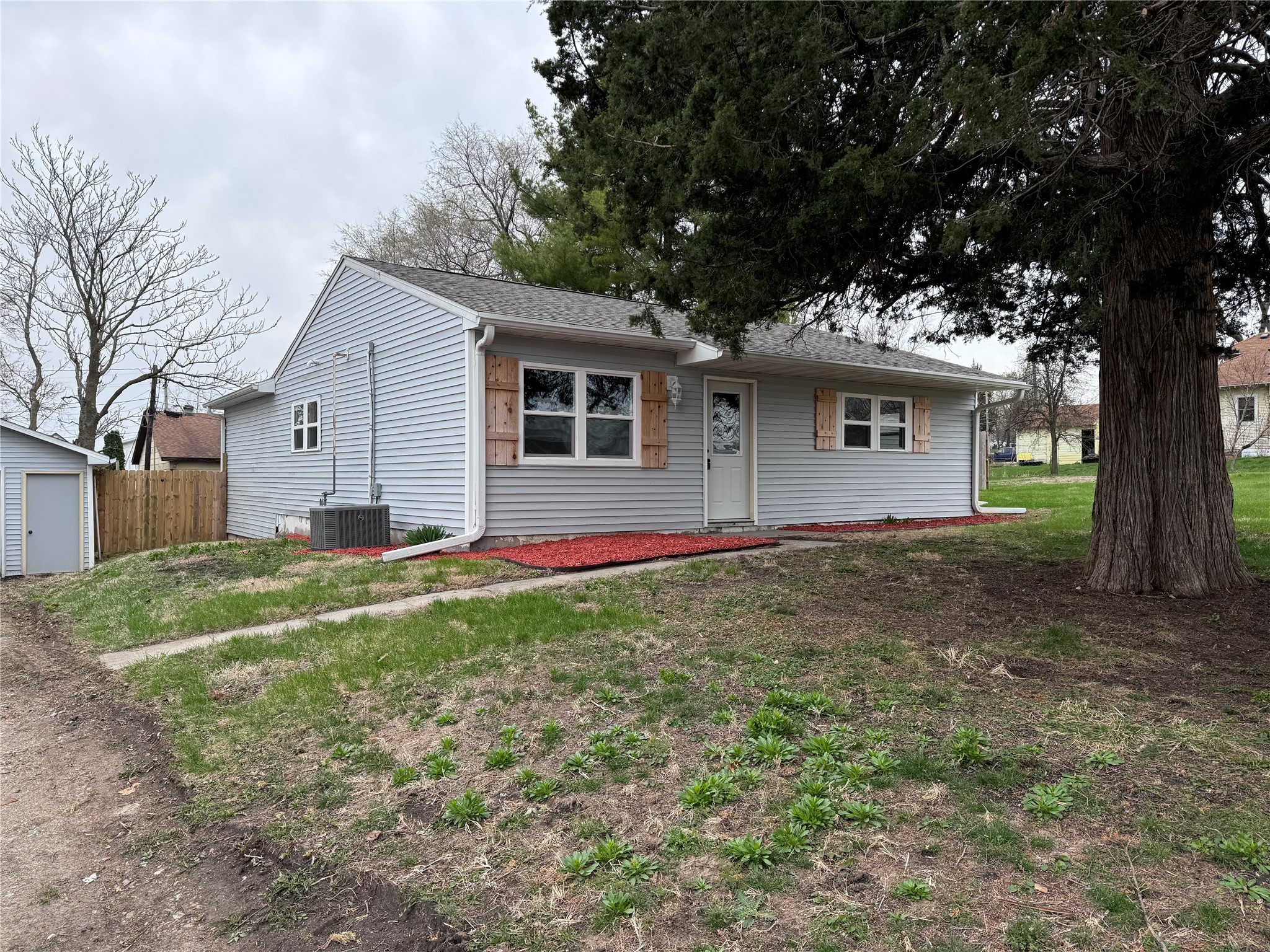 1402 E Marion Street, Knoxville, Iowa image 2