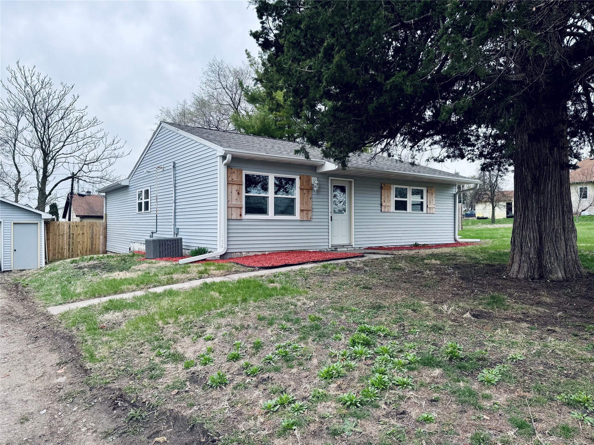 1402 E Marion Street, Knoxville, Iowa image 3