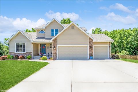 Single Family Residence in Pleasant Hill IA 5555 Sunset Circle.jpg