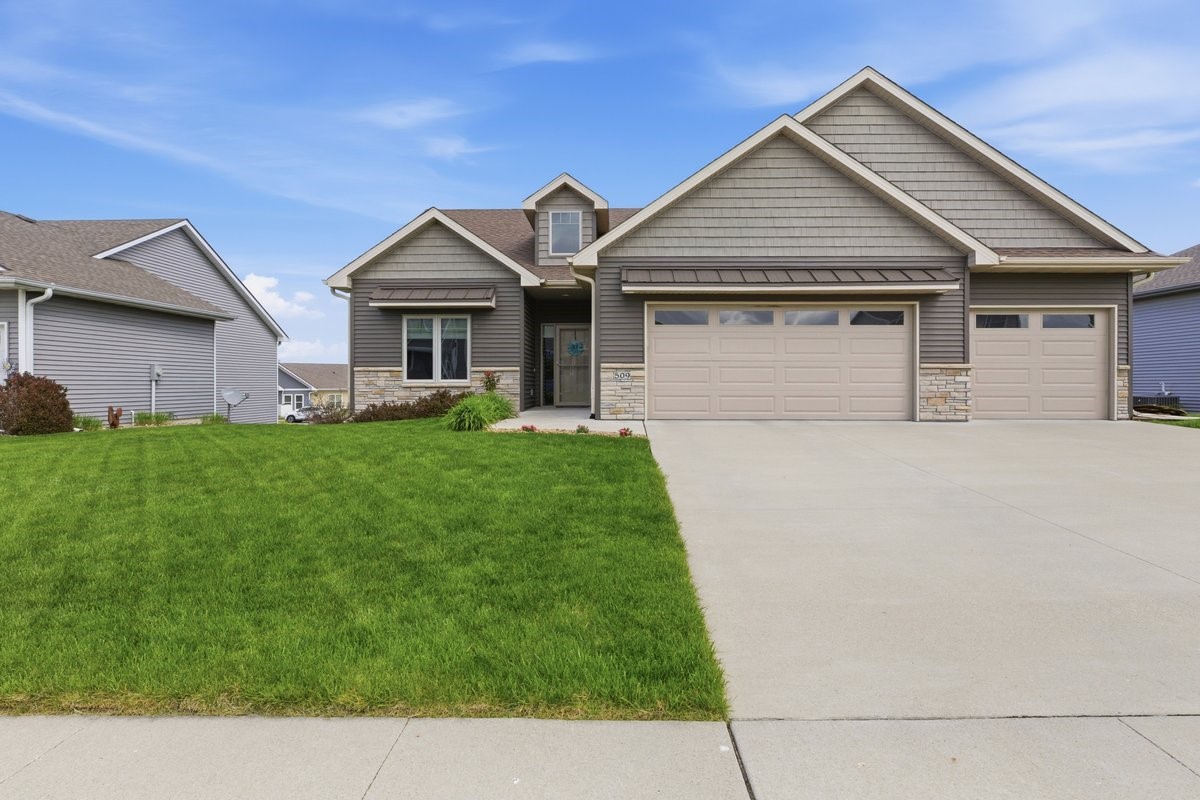 Photo 1 of 34 — 509 NW Somerset Court, Ankeny, IA 50023