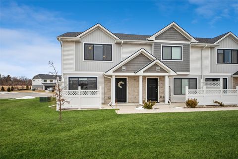 Condo For Sale - 2660 SE Osier Avenue<br/> West Des Moines, IA 50265