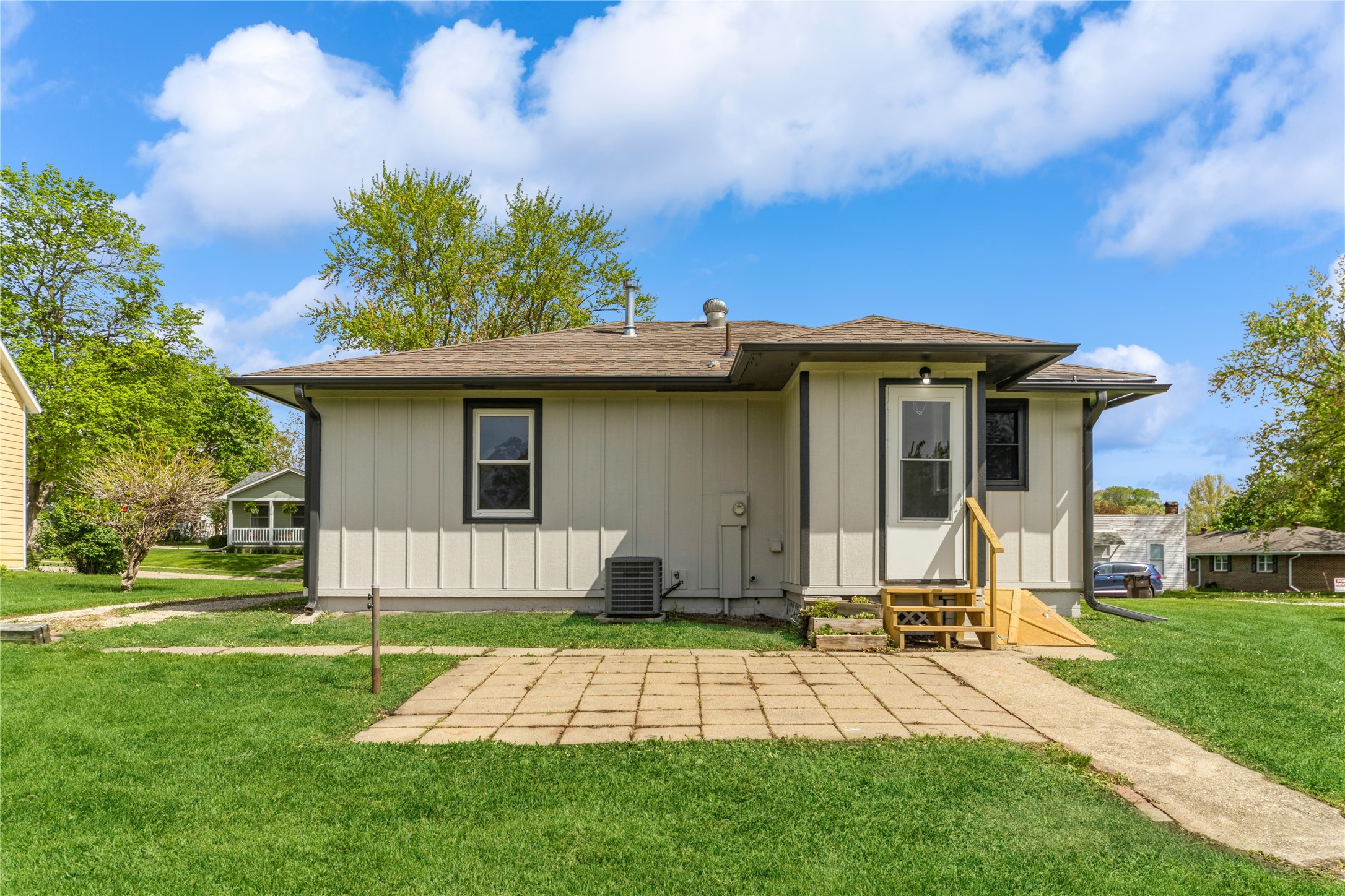 408 E Benton Street, Winterset, Iowa image 14