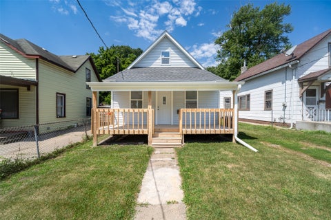Homes For Sale - 104 E 15th Street<br/> Des Moines, IA 50316