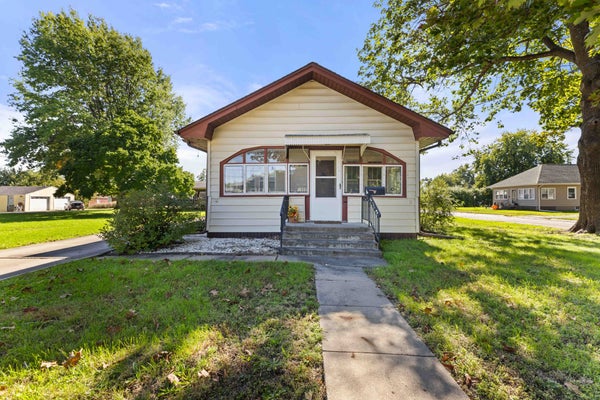 1002 8TH AVE E, OSKALOOSA, IA 52577 - Image aacf732cc648106730e8f8df2bff01be/2132534883