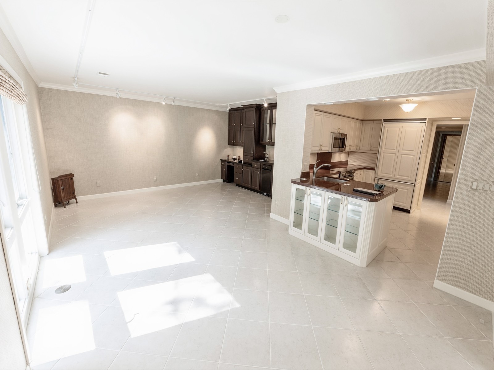 4004 Grand Avenue #103, Des Moines, Iowa image 2