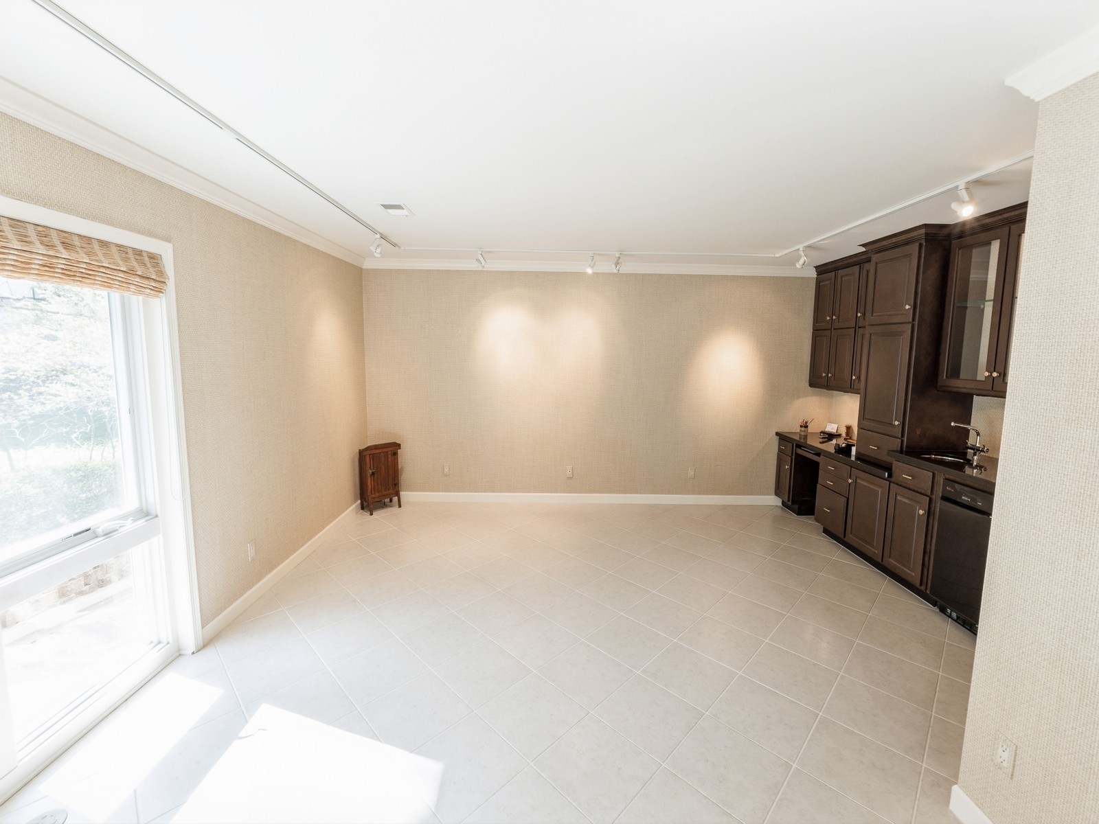 4004 Grand Avenue #103, Des Moines, Iowa image 5