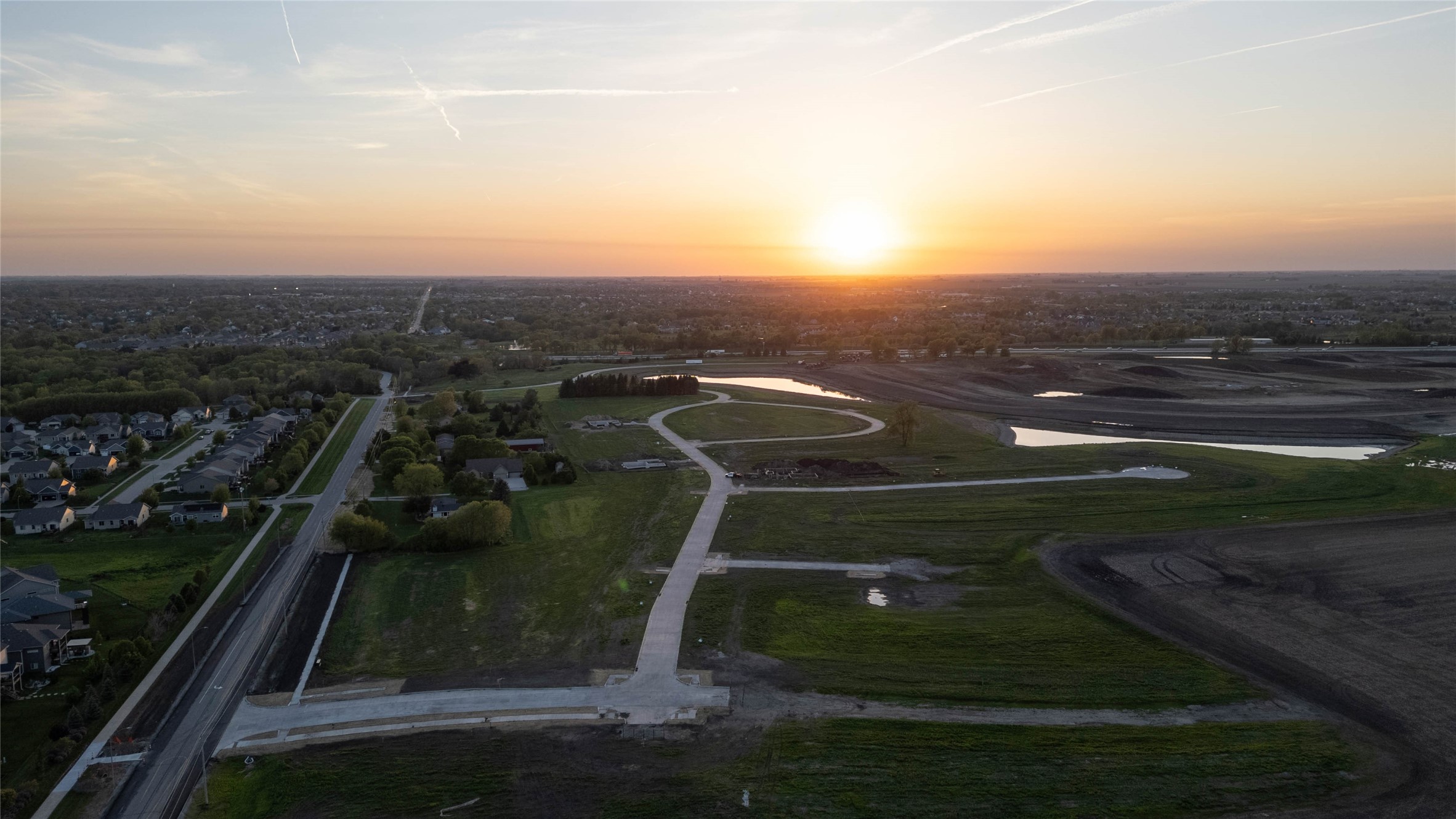 2016 NE Frisk Drive, Ankeny, Iowa image 2