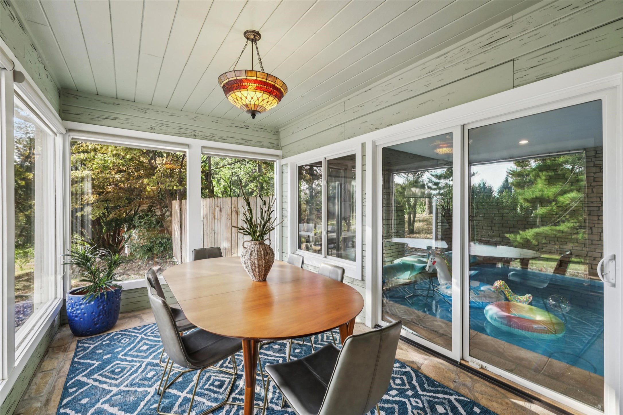 3939 River Oaks Drive