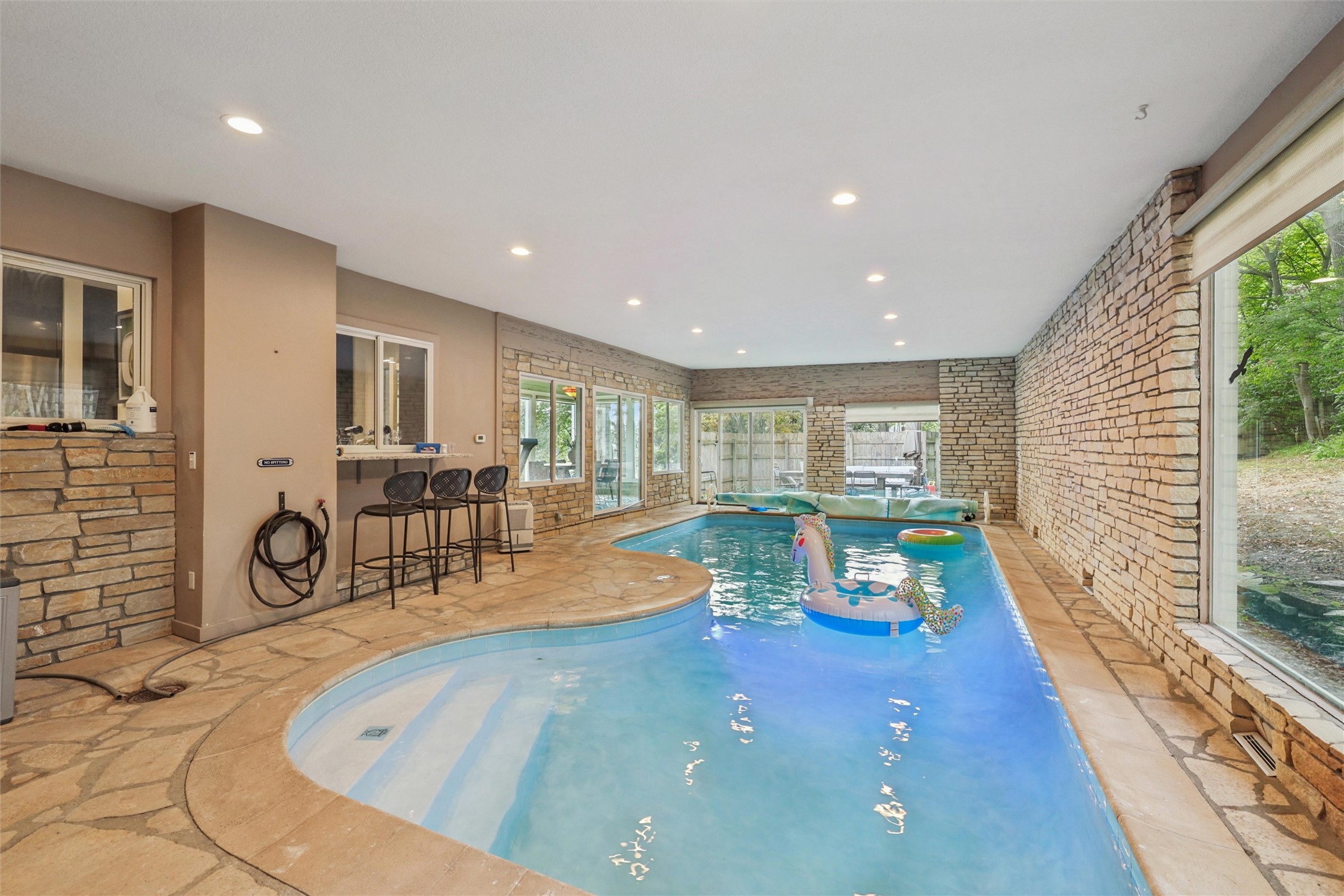 3939 River Oaks Drive