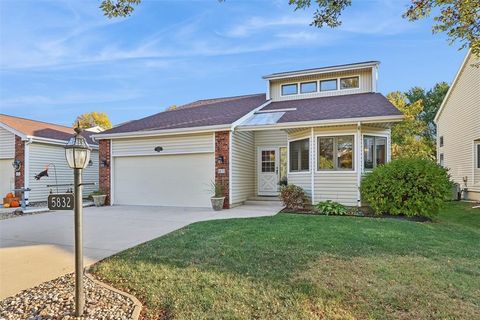 Condo For Sale - 5832 Vista Drive<br/> West Des Moines, IA 50266