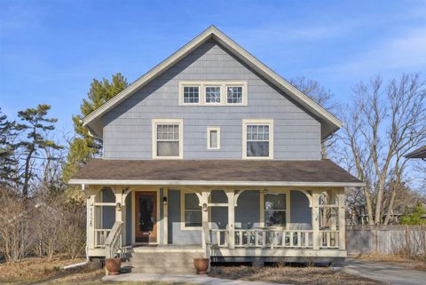 Homes For Sale - 1128 44th Street<br/> Des Moines, IA 50311