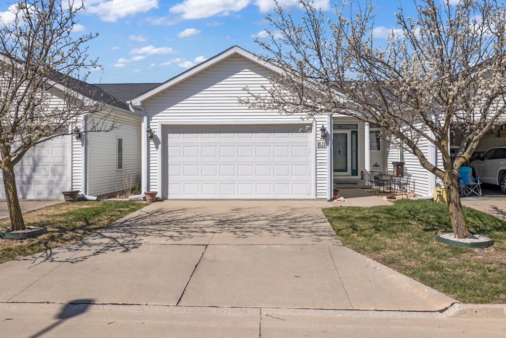 2125 W 4th Avenue, Indianola, Iowa image 1