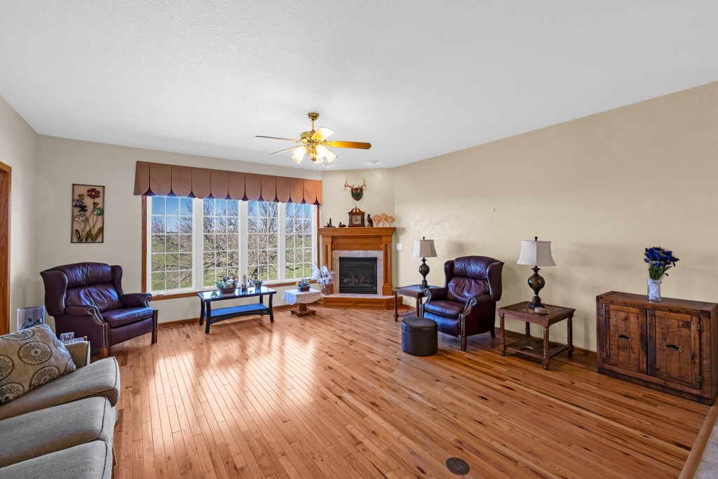 2125 W 4th Avenue, Indianola, Iowa image 8