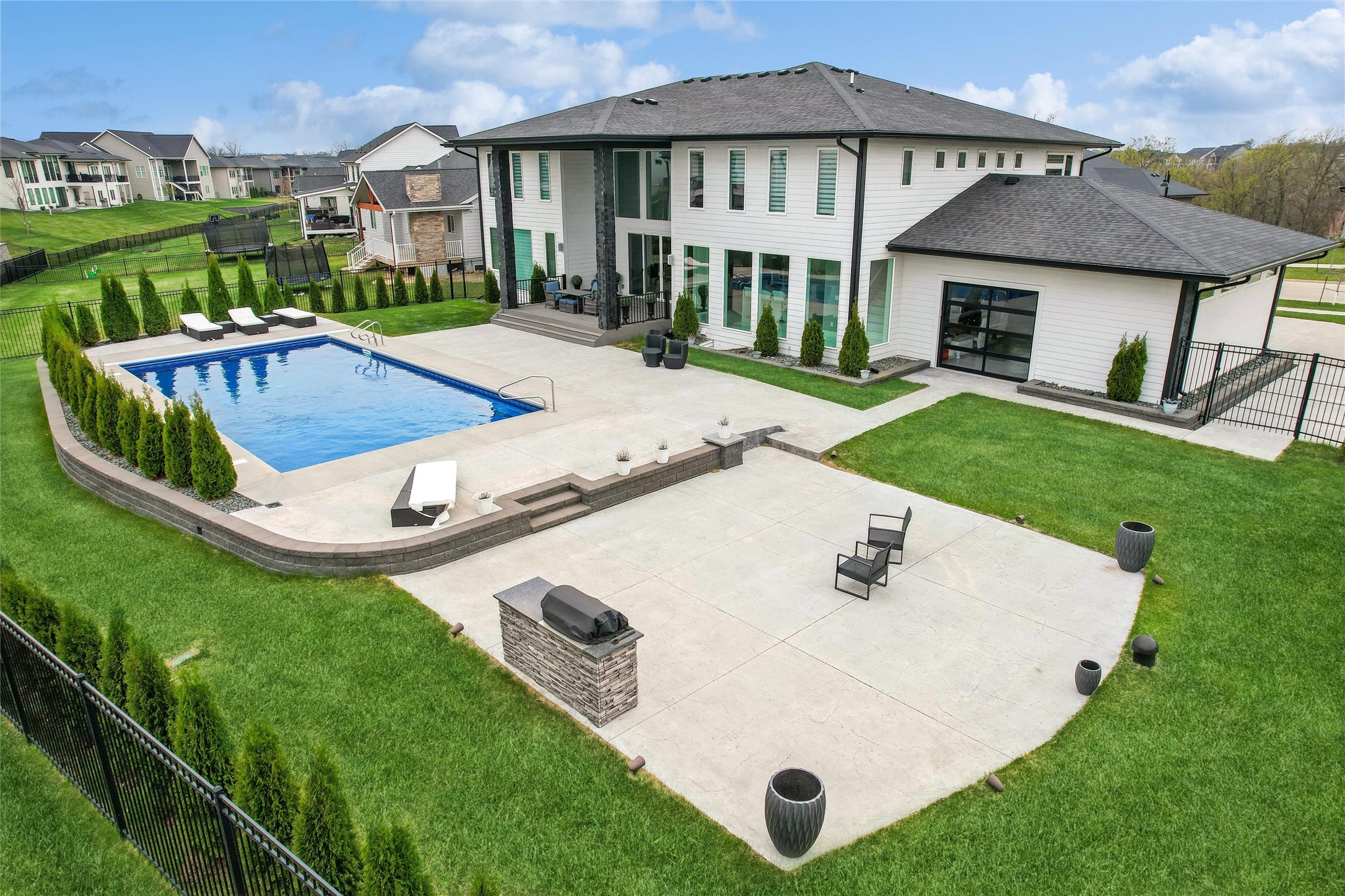 17466 Berkshire Parkway, Clive, Iowa image 3