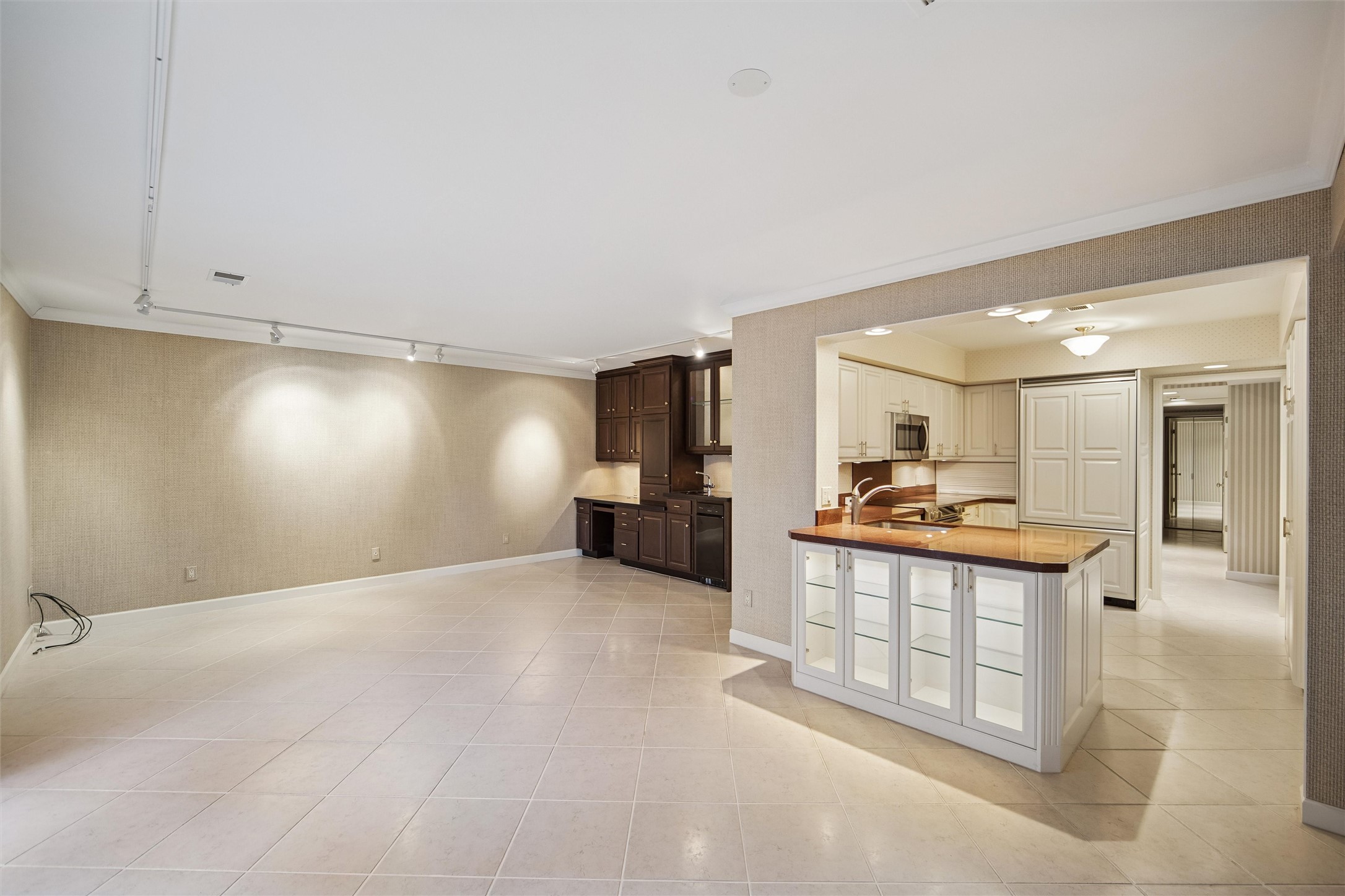 4004 Grand Avenue 103