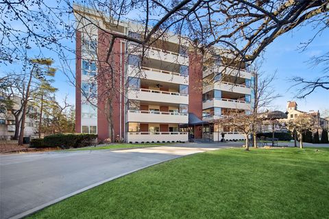 4004 Grand Avenue 103 Des Moines IA 50312